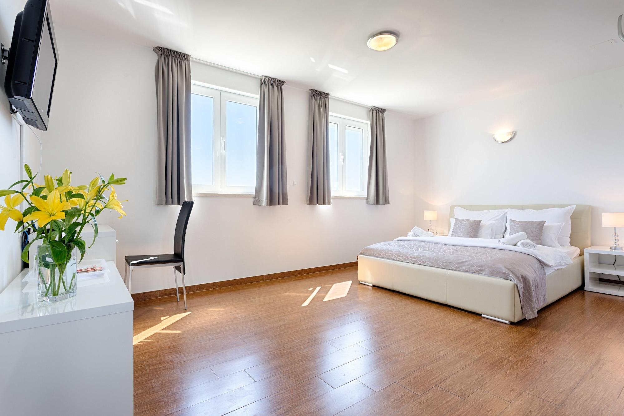 Adriatic Queen Rooms & Apartments Split Bagian luar foto